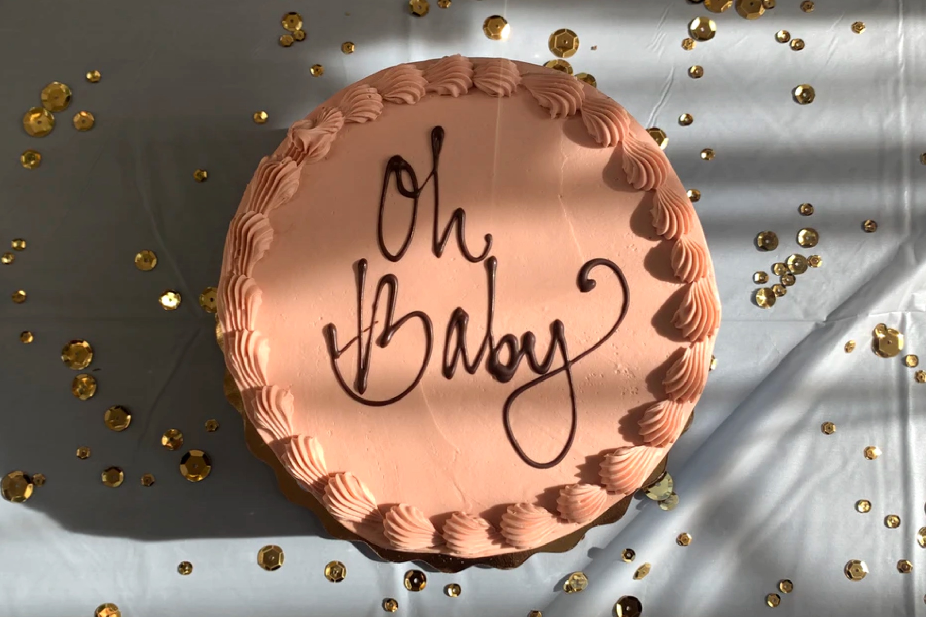 how to plan a baby shower featuring a cake that says oh baby